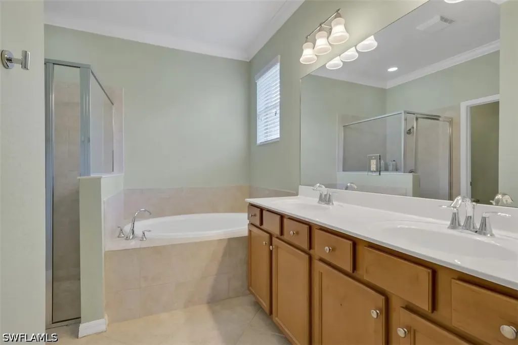 2391 Heydon Circle E Naples FL 34120