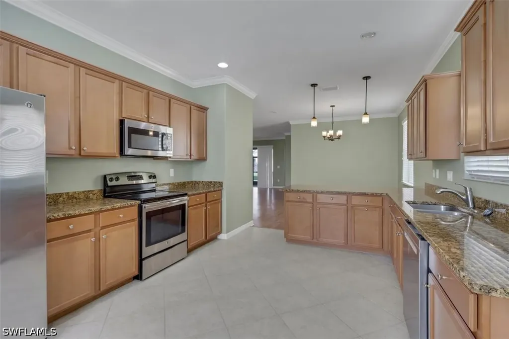 2391 Heydon Circle E Naples FL 34120