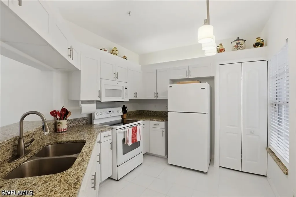 1290 Sweetwater Cove Naples FL 34110