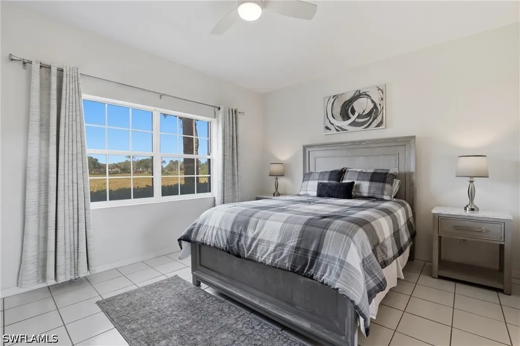 1290 Sweetwater Cove Naples FL 34110