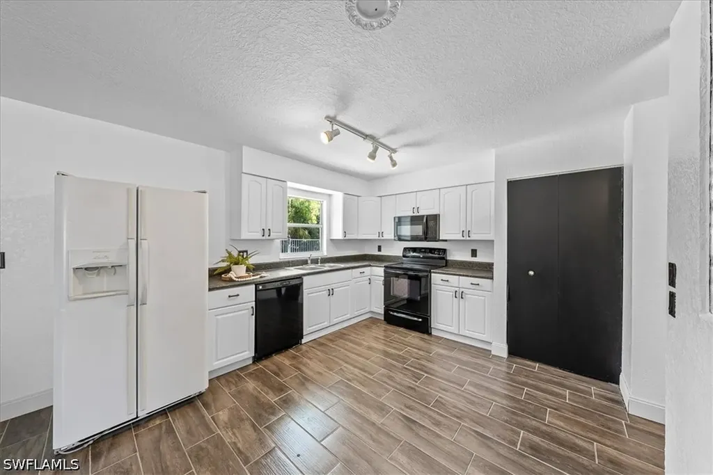 4027 Mindi Avenue Naples FL 34112