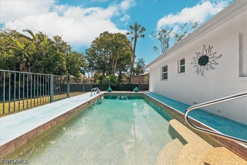 4027 Mindi Avenue Naples FL 34112