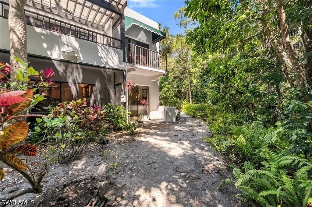 3310 Europa Drive Naples FL 34105