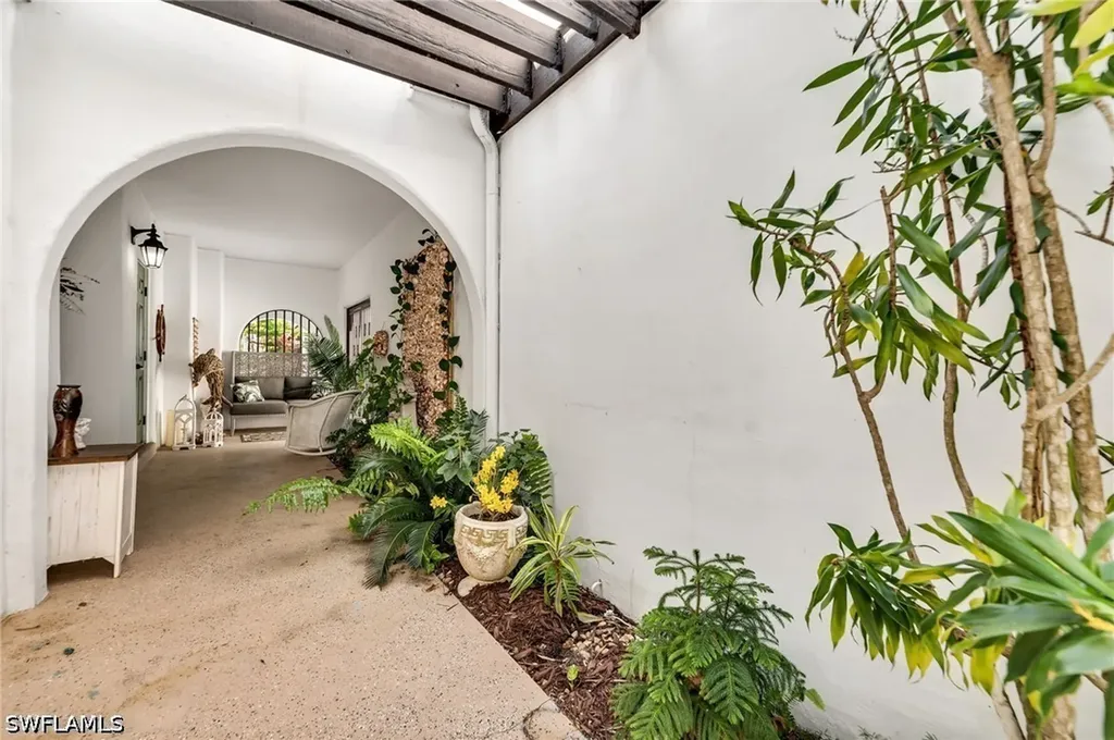 3310 Europa Drive Naples FL 34105