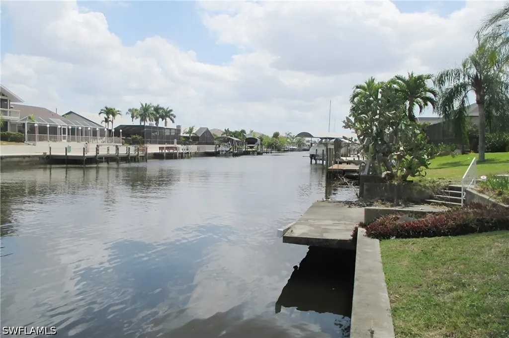 903 SE 20th Court Cape Coral FL 33990