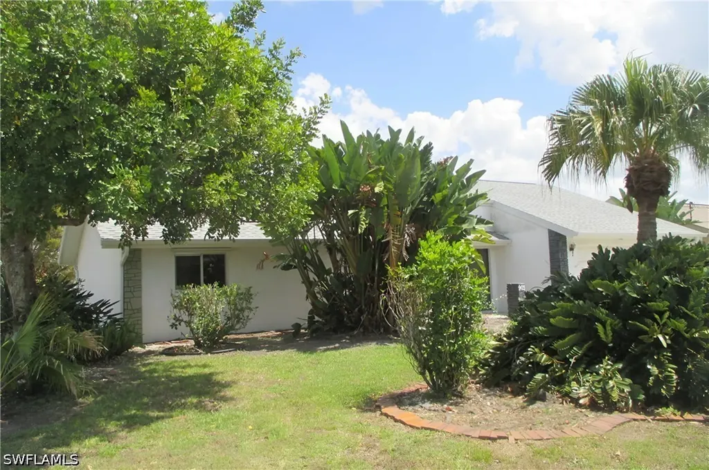 903 SE 20th Court Cape Coral FL 33990