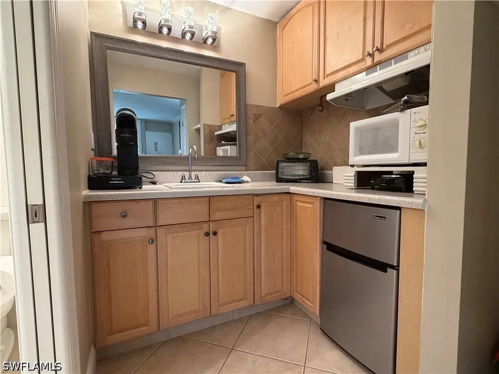 2555 Tamiami Trail N Naples FL 34103