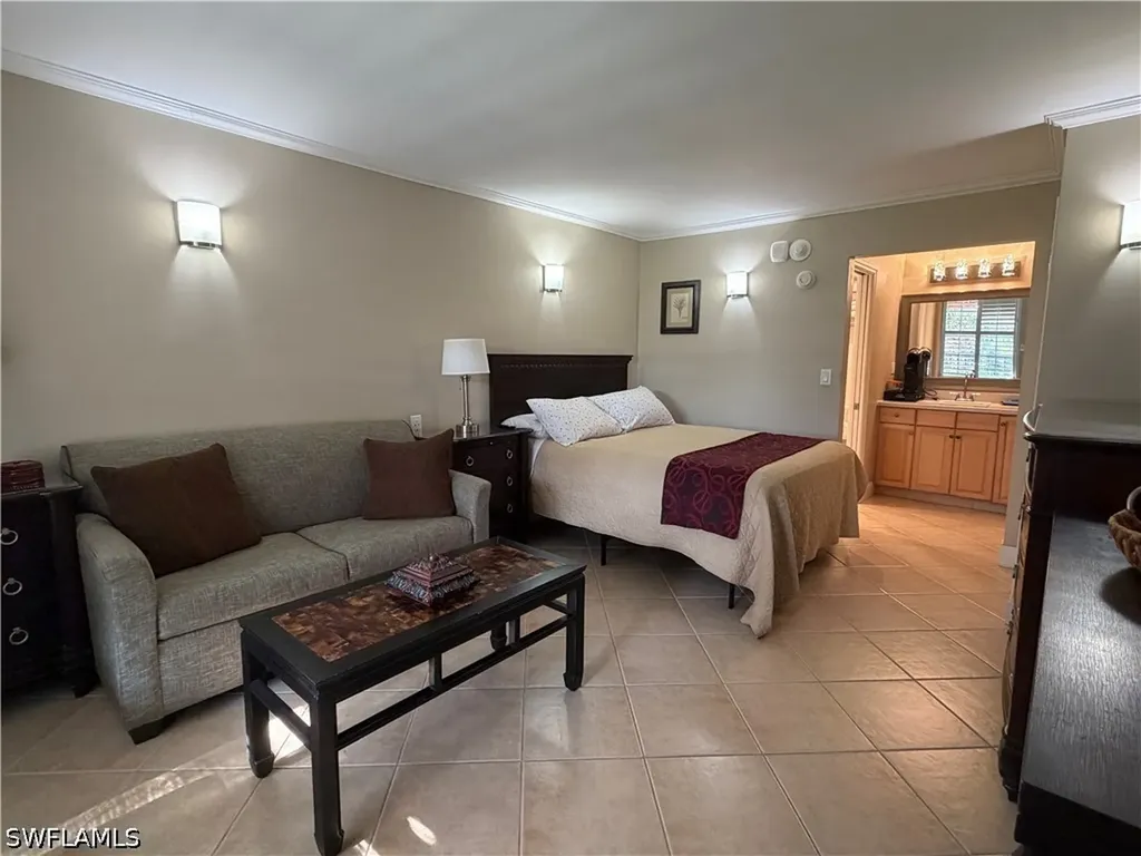 2555 Tamiami Trail N Naples FL 34103