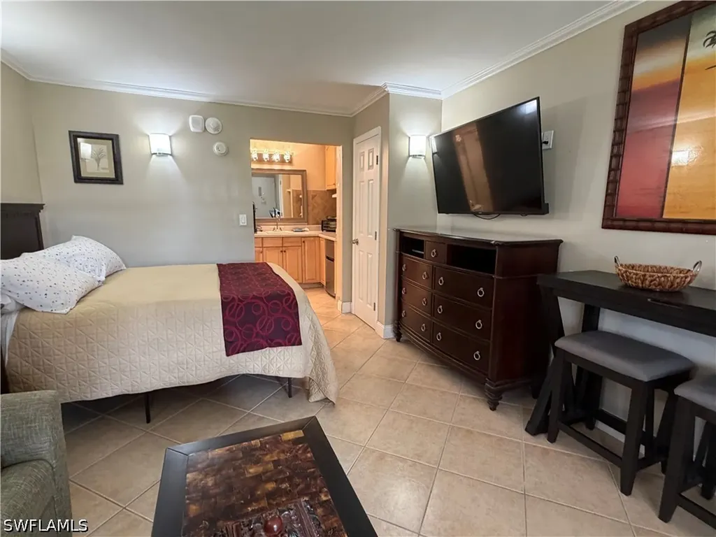 2555 Tamiami Trail N Naples FL 34103