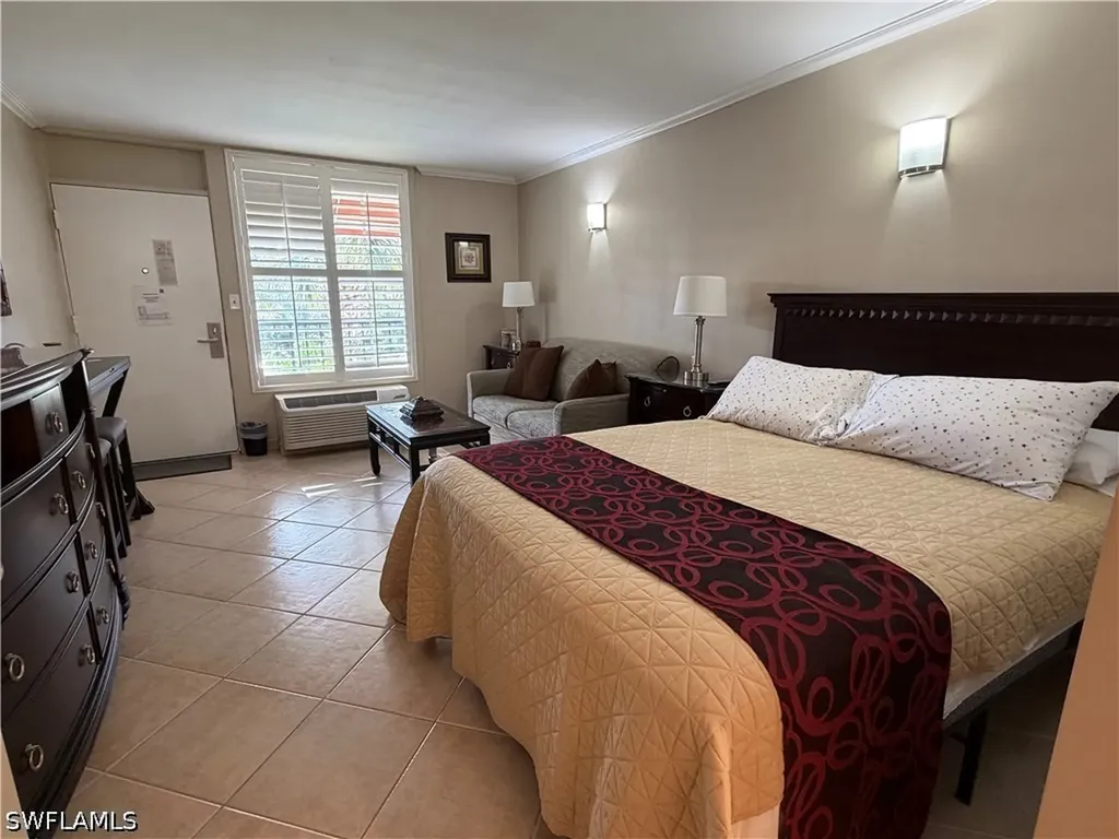 2555 Tamiami Trail N Naples FL 34103