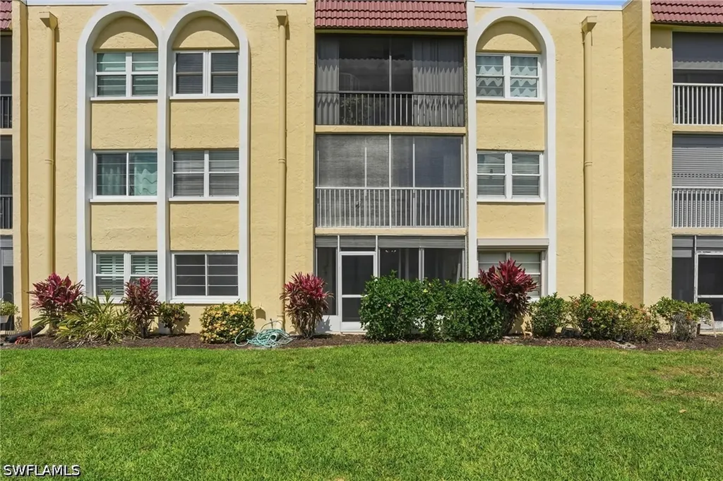 1085 Forest Lakes Drive Naples FL 34105