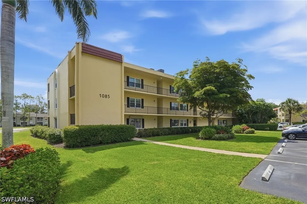 1085 Forest Lakes Drive Naples FL 34105