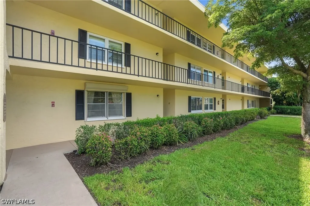 1085 Forest Lakes Drive Naples FL 34105