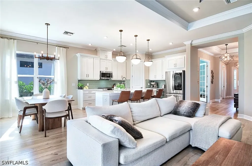 8250 Promoso Court Naples FL 34114