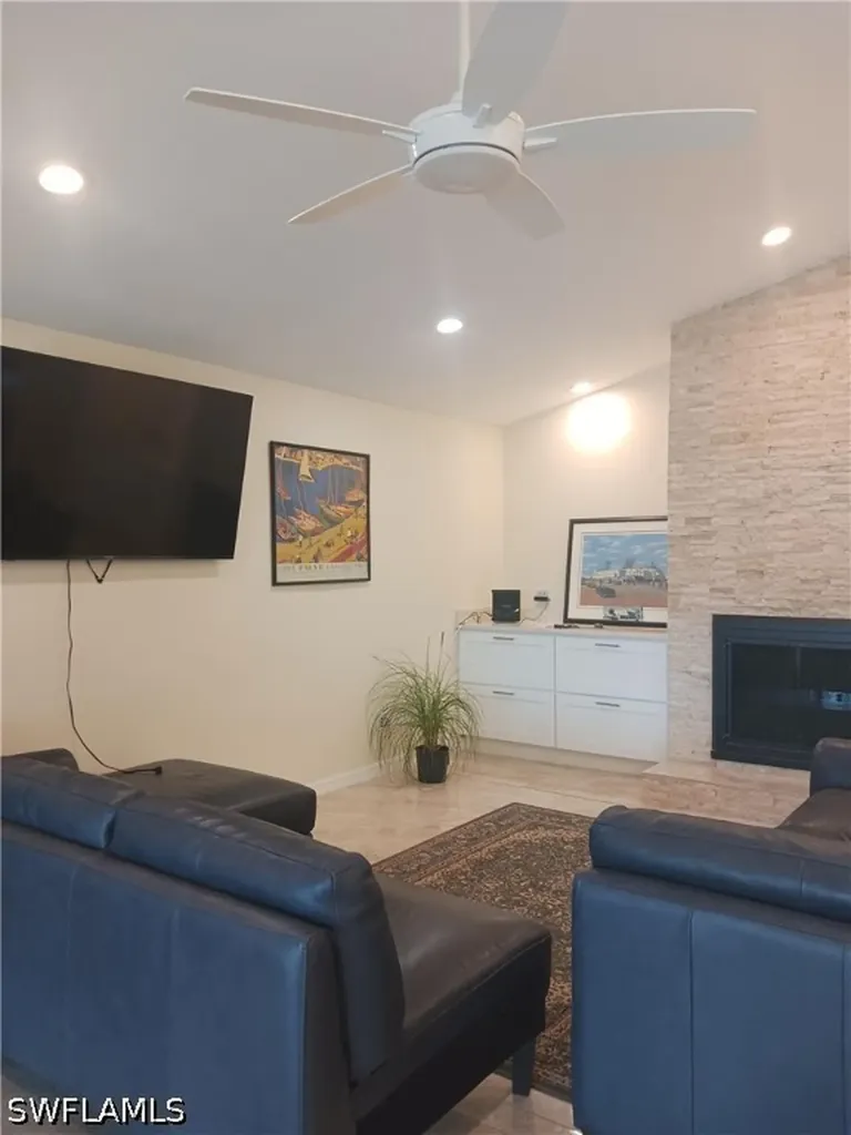 2727 SE 24th Place Cape Coral FL 33904