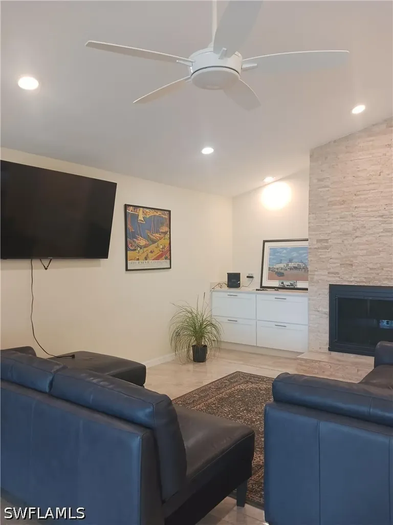 2727 SE 24th Place Cape Coral FL 33904