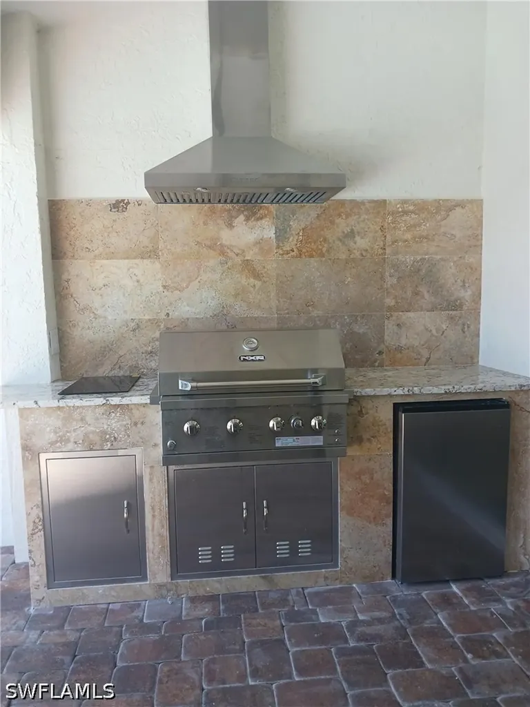 2727 SE 24th Place Cape Coral FL 33904