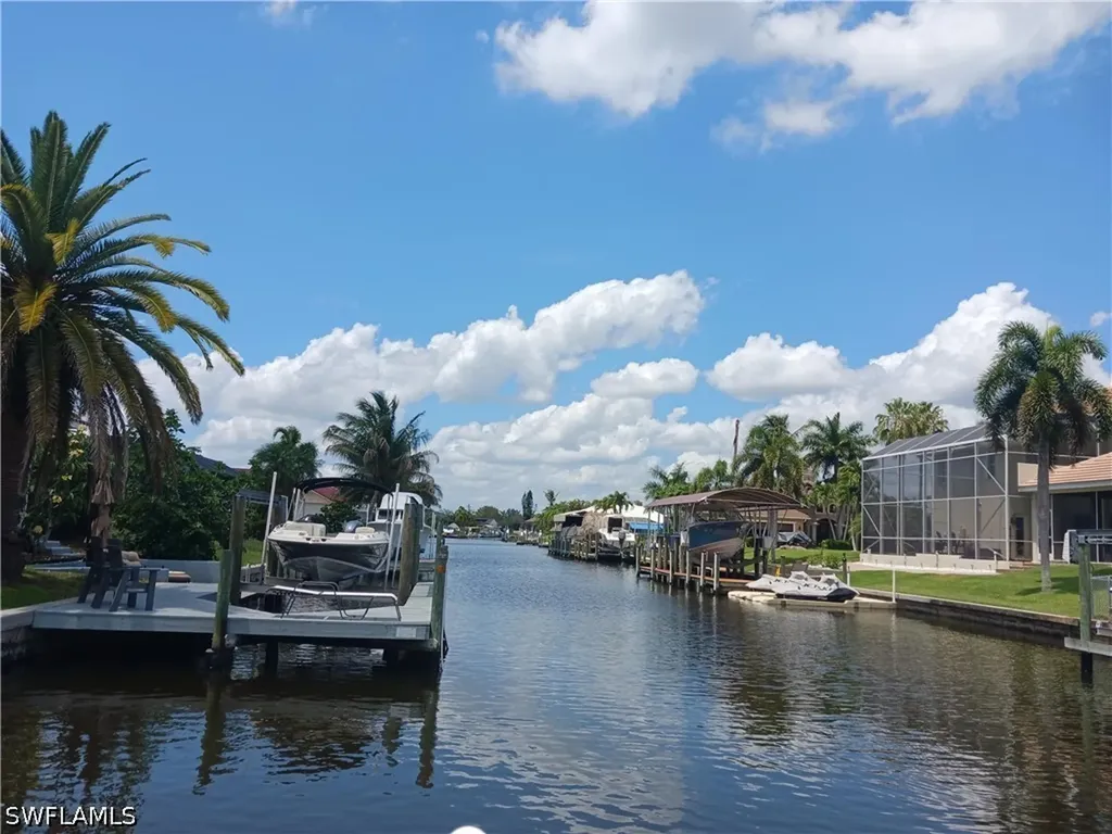 2727 SE 24th Place Cape Coral FL 33904