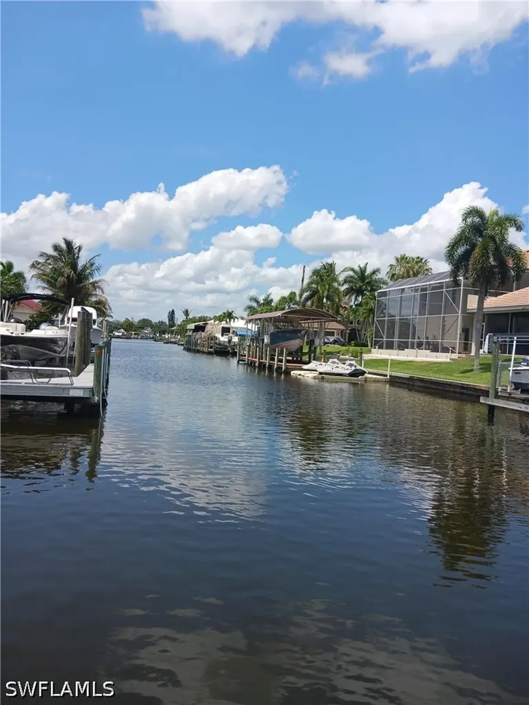 2727 SE 24th Place Cape Coral FL 33904