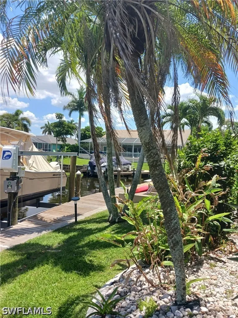 2727 SE 24th Place Cape Coral FL 33904