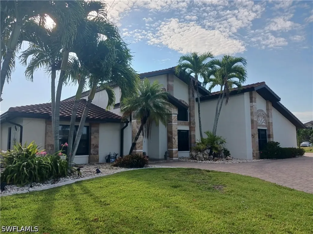 2727 SE 24th Place Cape Coral FL 33904