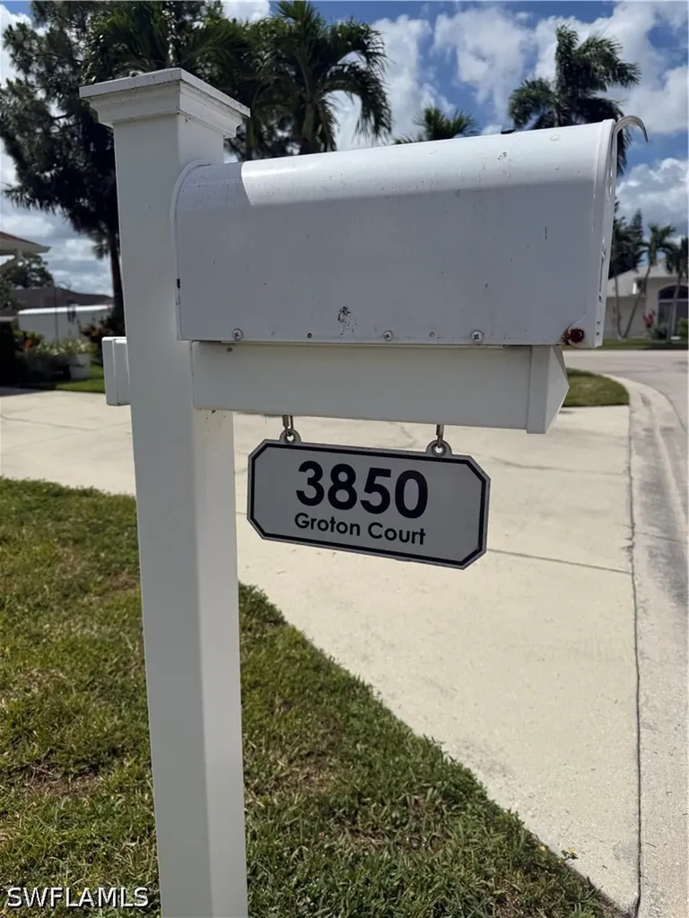 3850 Groton Court Naples FL 34112