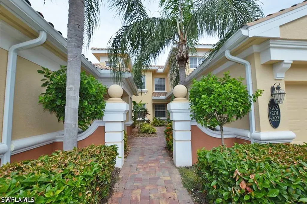 3985 Deer Crossing Court Naples FL 34114
