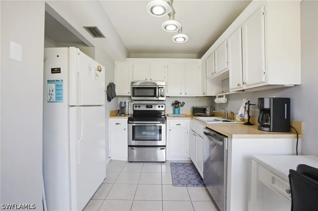 1504 Mainsail Drive Naples FL 34114