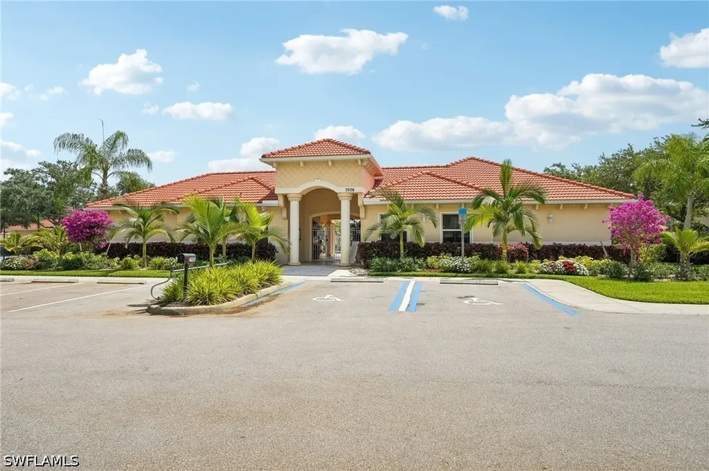 7859 Sanctuary Circle Naples FL 34104