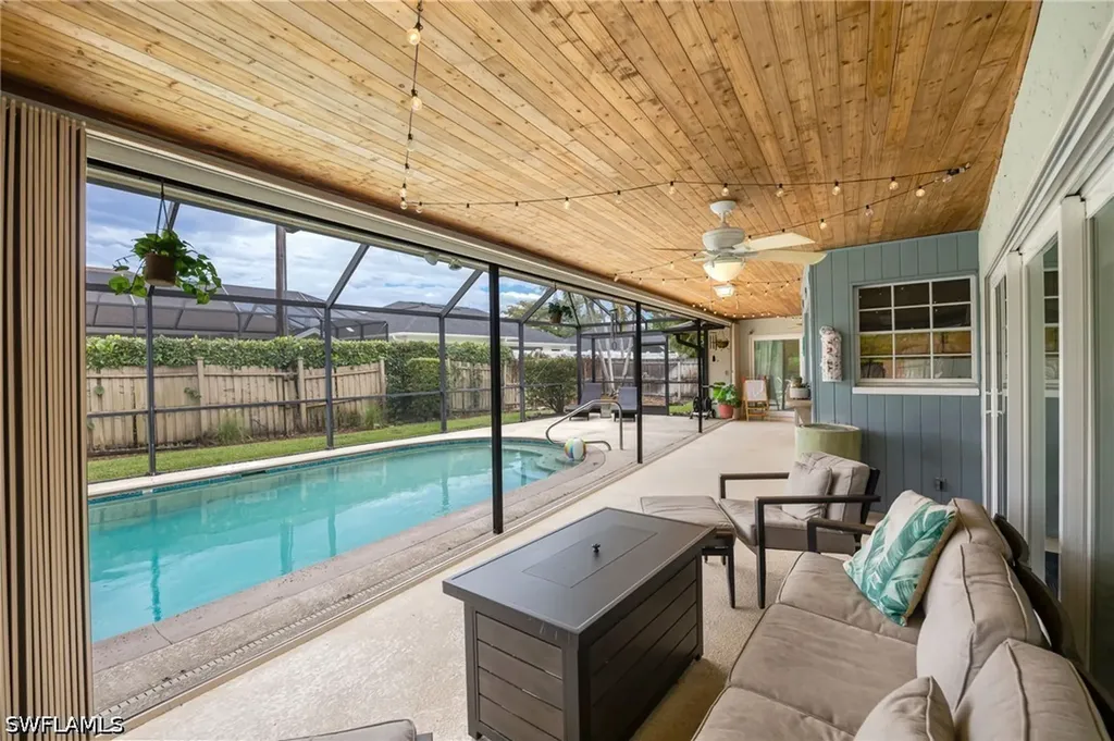 216 Willoughby Drive Naples FL 34110