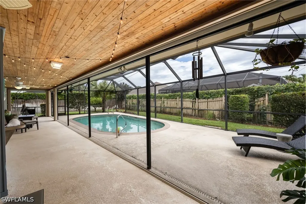 216 Willoughby Drive Naples FL 34110