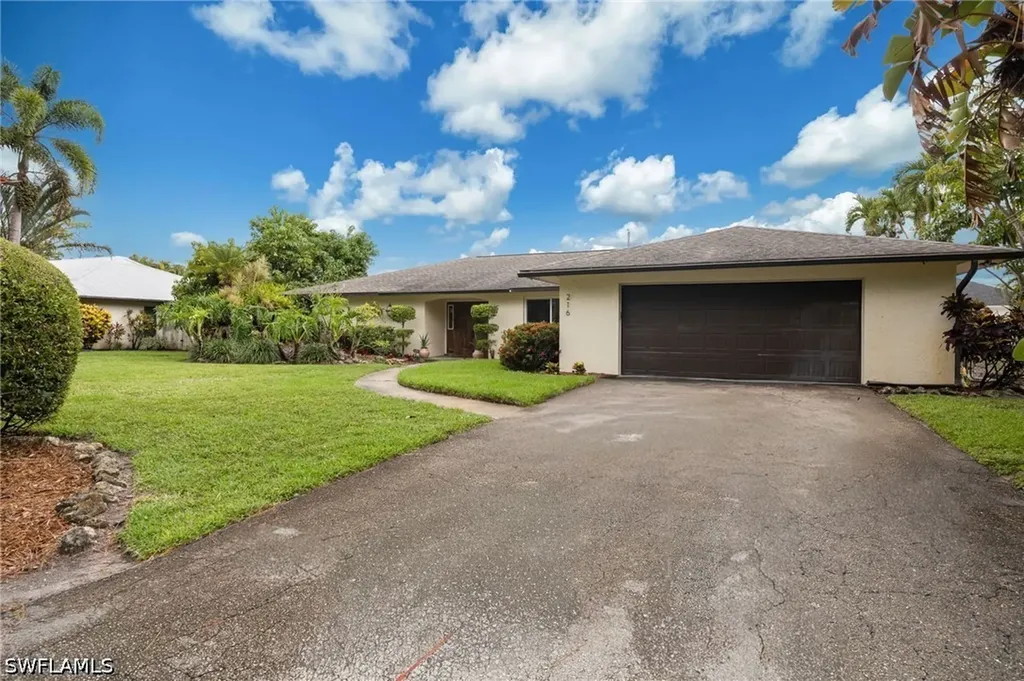 216 Willoughby Drive Naples FL 34110
