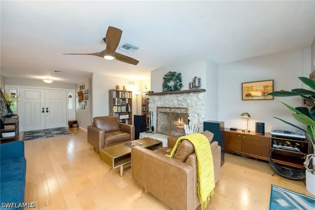 216 Willoughby Drive Naples FL 34110