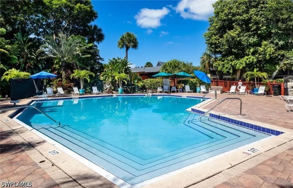 600 Neapolitan Way Naples FL 34103
