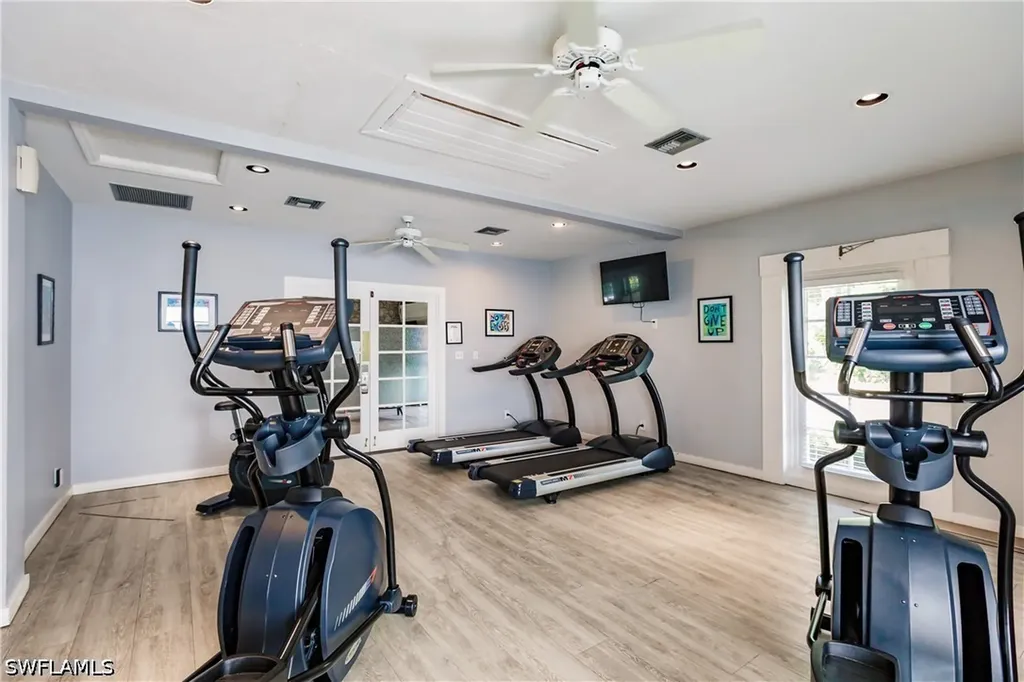 600 Neapolitan Way Naples FL 34103