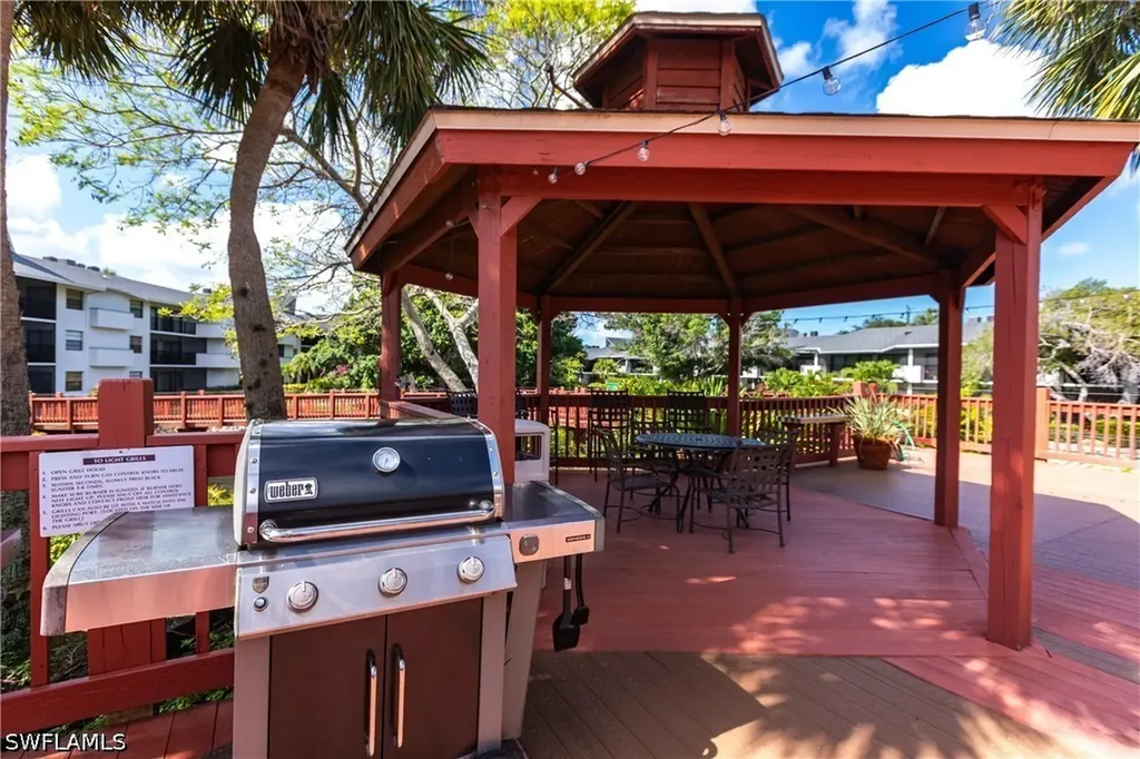 600 Neapolitan Way Naples FL 34103