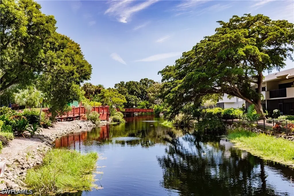 600 Neapolitan Way Naples FL 34103