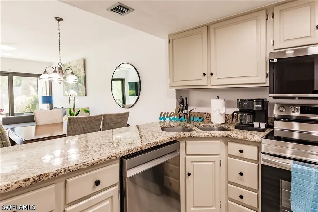 600 Neapolitan Way Naples FL 34103