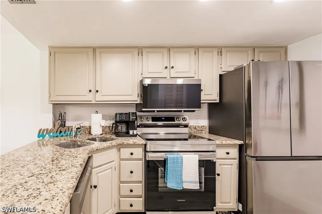 600 Neapolitan Way Naples FL 34103