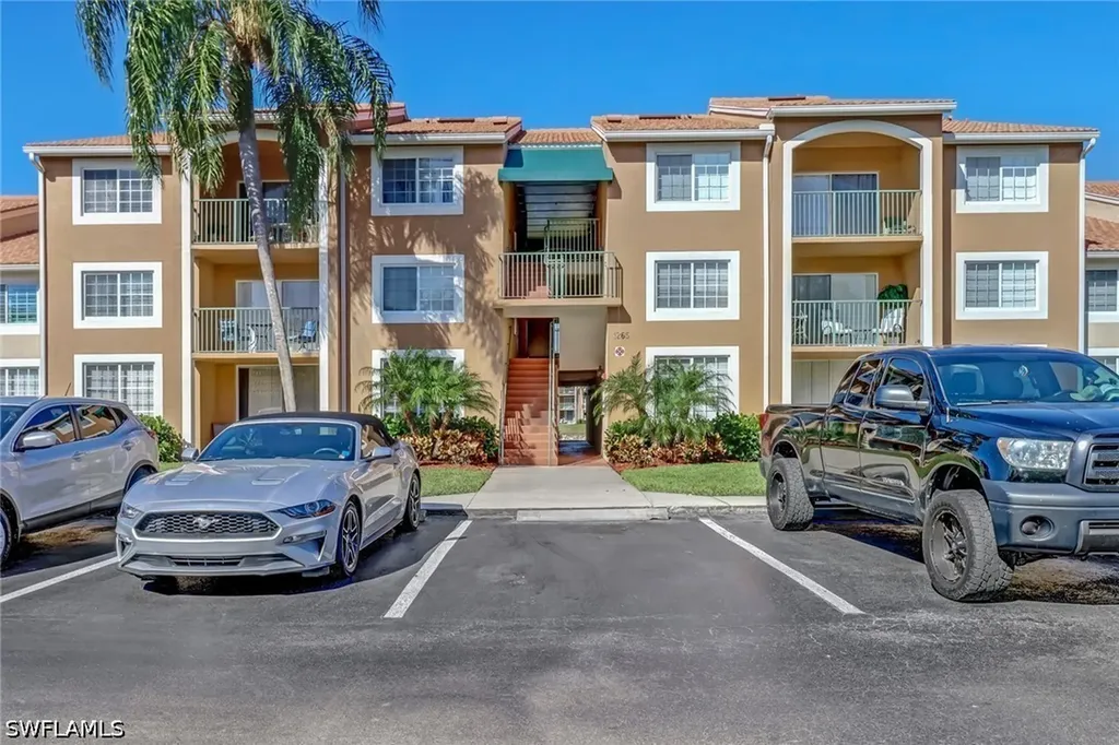 1265 Wildwood Lakes Boulevard Naples FL 34104
