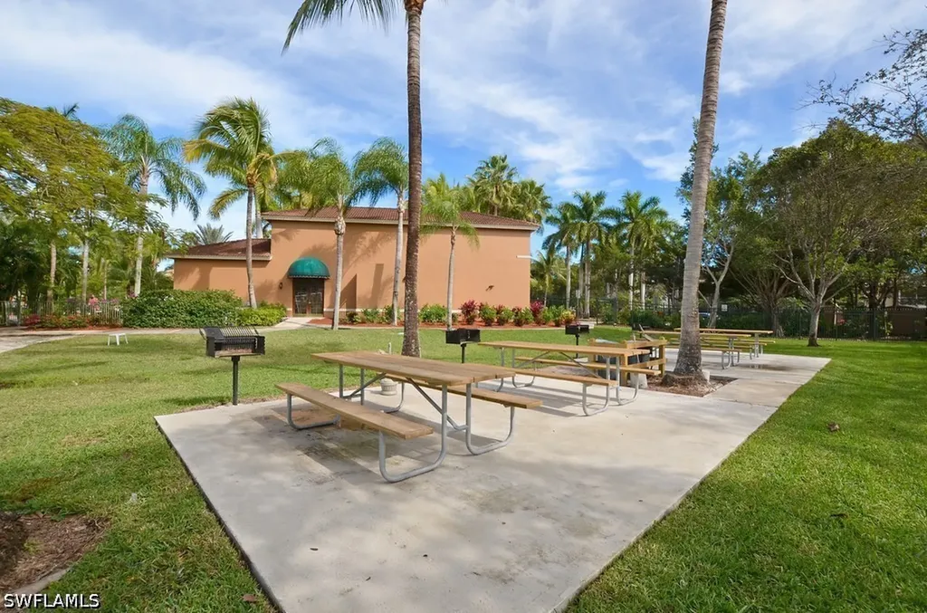 1265 Wildwood Lakes Boulevard Naples FL 34104