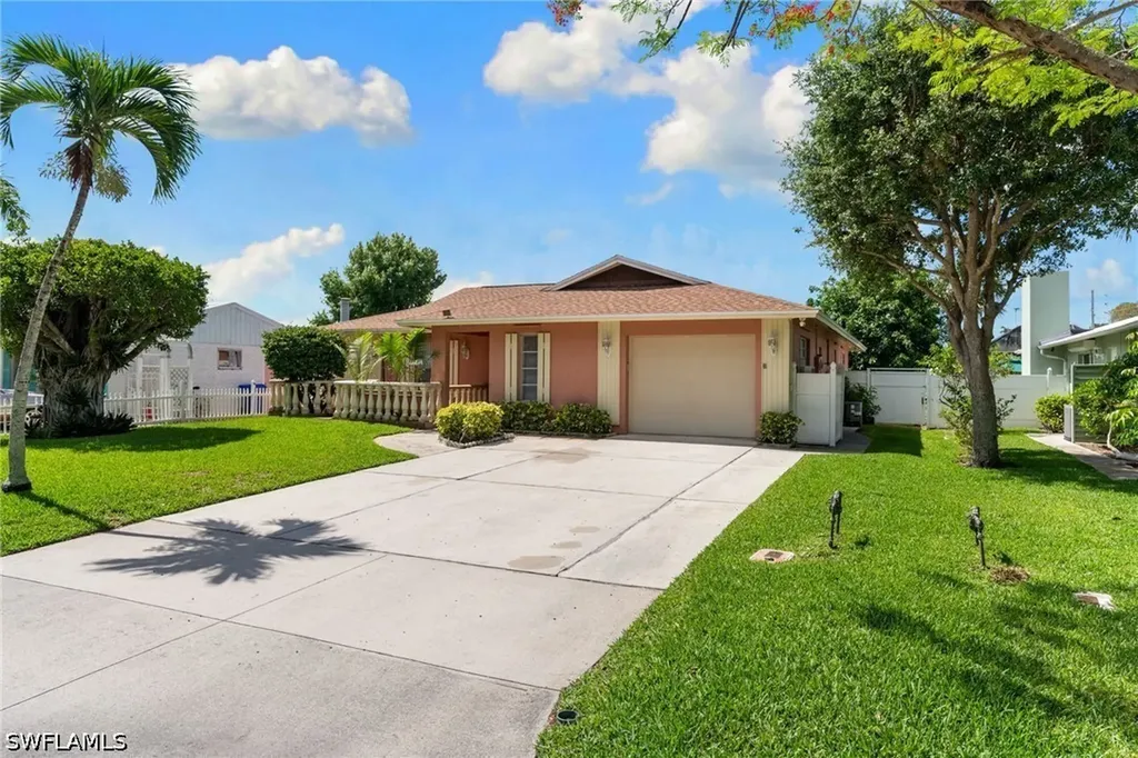 1020 28th Avenue N Naples FL 34103