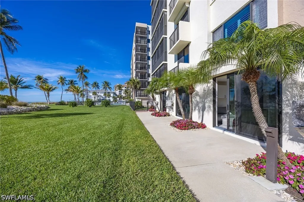 10475 Gulf Shore Drive Naples FL 34108