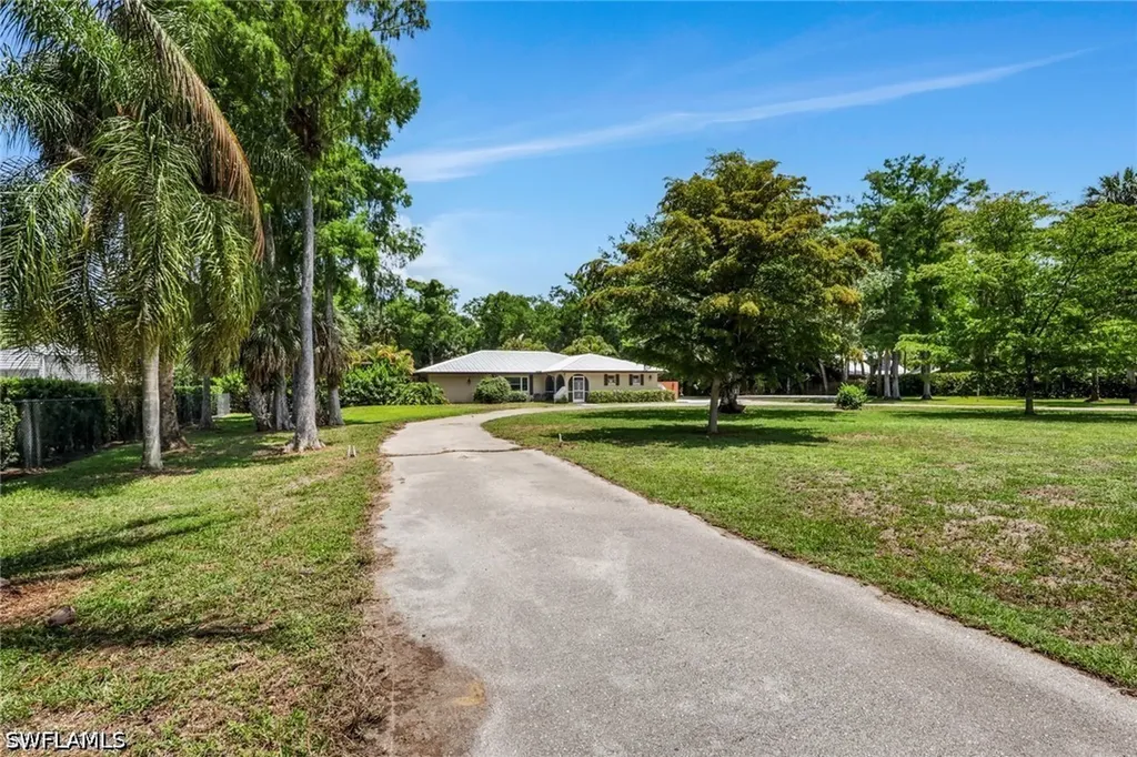 6101 Lancewood Way Naples FL 34116