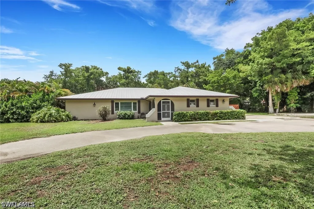 6101 Lancewood Way Naples FL 34116