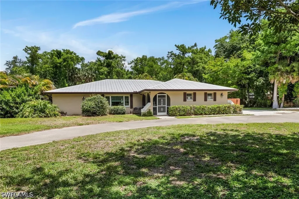 6101 Lancewood Way Naples FL 34116