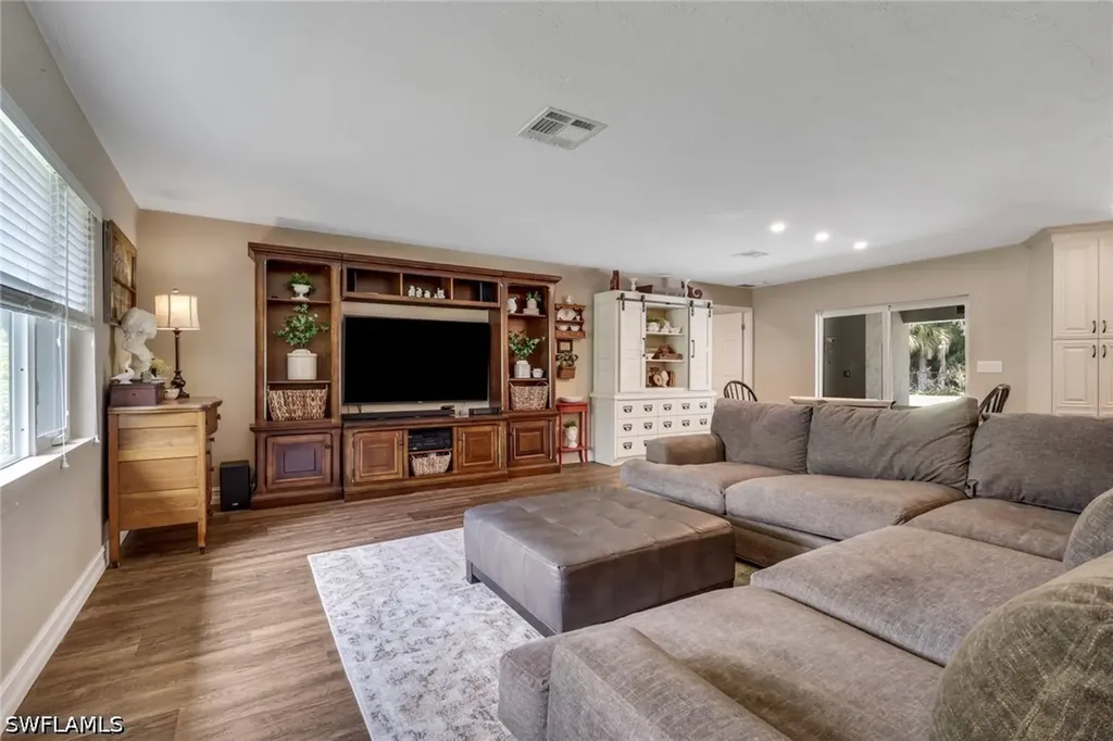 6101 Lancewood Way Naples FL 34116