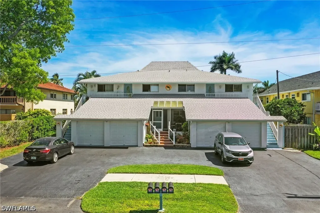 1376 Chesapeake Avenue Naples FL 34102