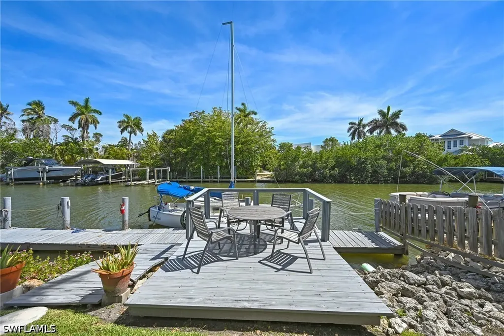 1376 Chesapeake Avenue Naples FL 34102