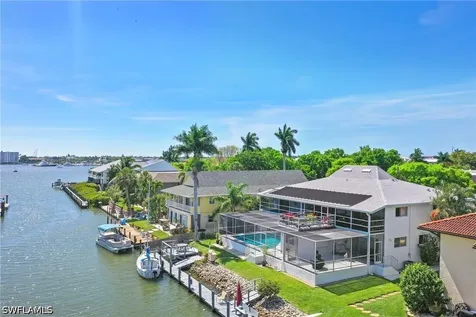 1376 Chesapeake Avenue Naples FL 34102